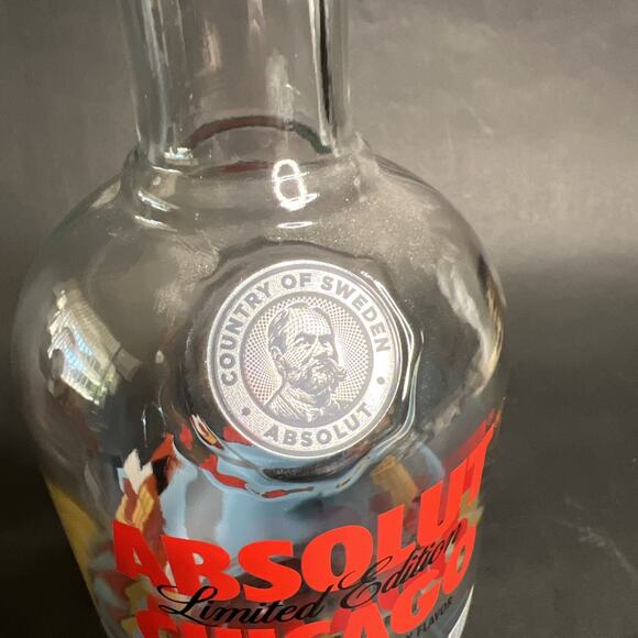 Absolut Chicago Bottle – 2013 Limited Edition Ross Bruggink Collab VTG Bar Decor - Picture 9 of 11
